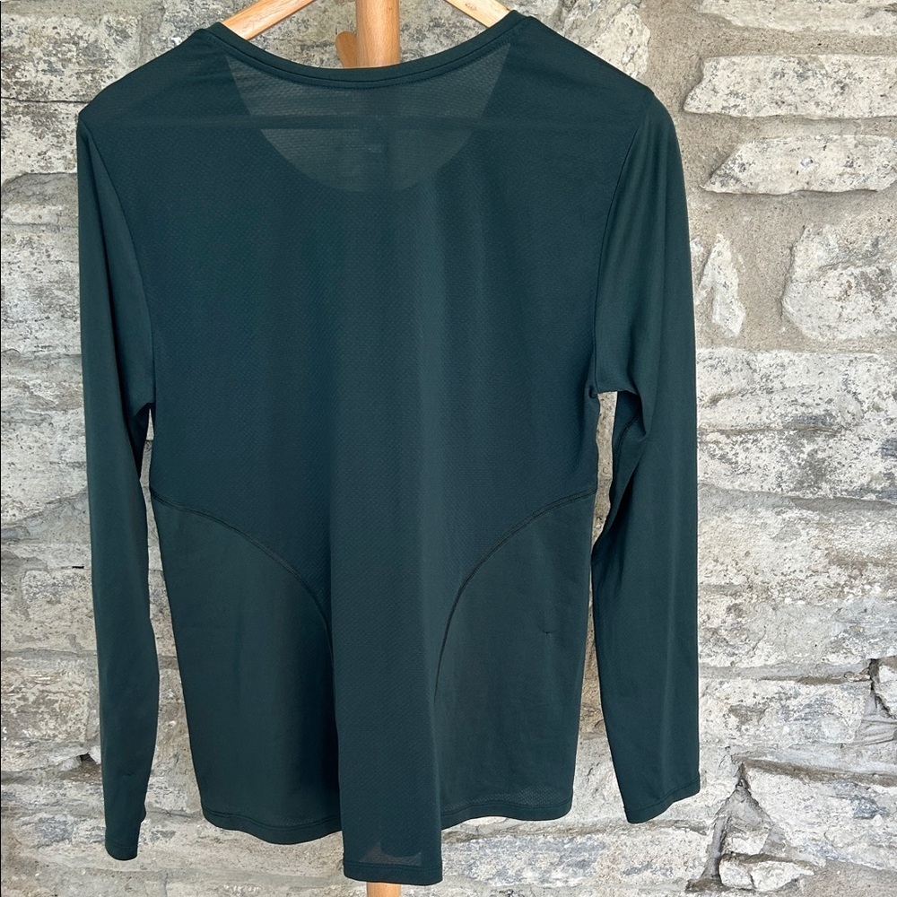 Activewear Top - Picture 2 of 6